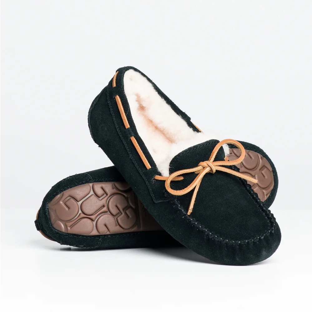 Womens UGG Dakota Moccasin Slipper - Black Suede, Size 6 M US New in box
